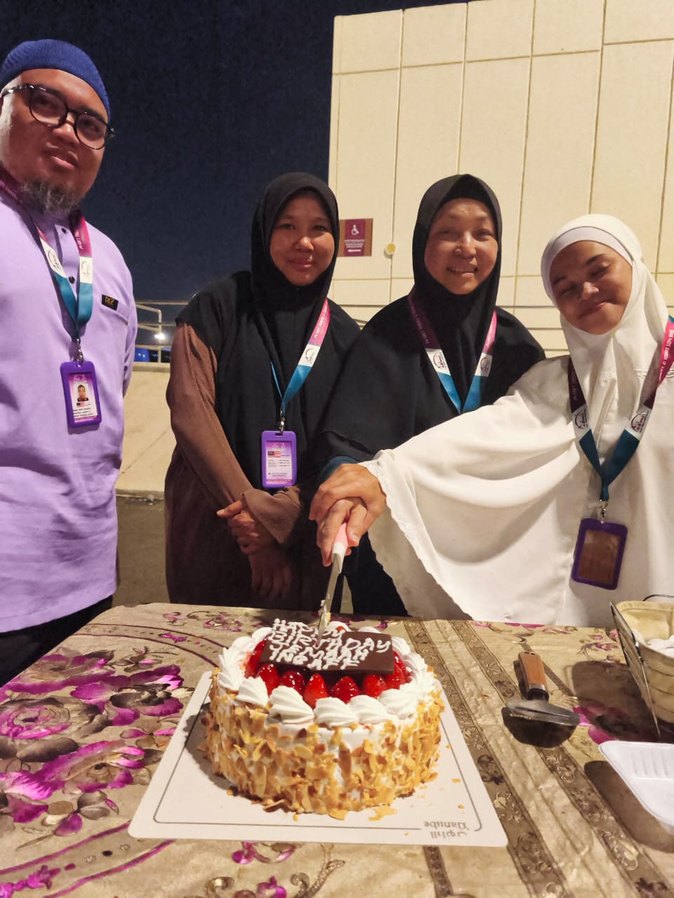 Rohana bersama jemaah ketika jamuan, foto 7
